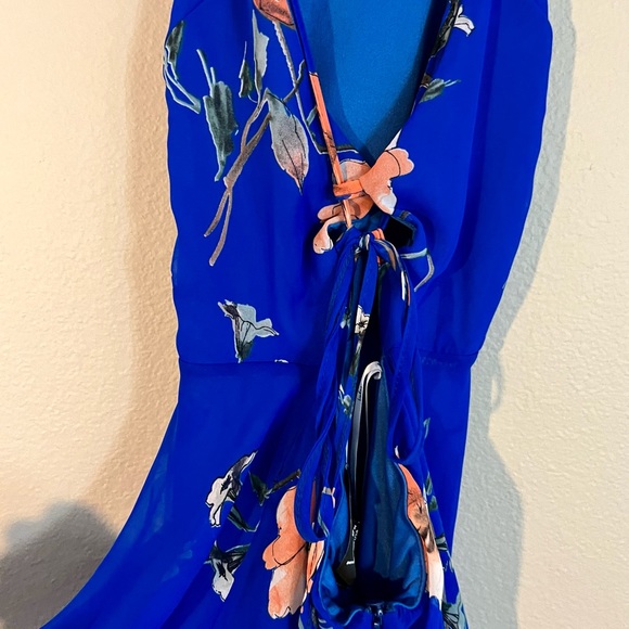 Fun and flirty blue floral skater dress from Lulu’s. In perfect condition! - Picture 3 of 4